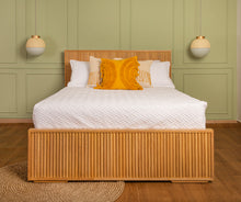 Cargar imagen en el visor de la galería, Cama Marie