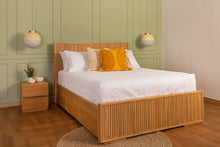 Cargar imagen en el visor de la galería, Cama Marie