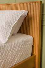 Cargar imagen en el visor de la galería, Cama Marie