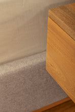 Cargar imagen en el visor de la galería, Cama San Miguel con dos nocheros flotantes