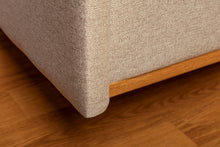 Cargar imagen en el visor de la galería, Cama San Miguel con dos nocheros flotantes