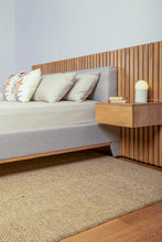 Cargar imagen en el visor de la galería, Cama San Miguel con dos nocheros flotantes