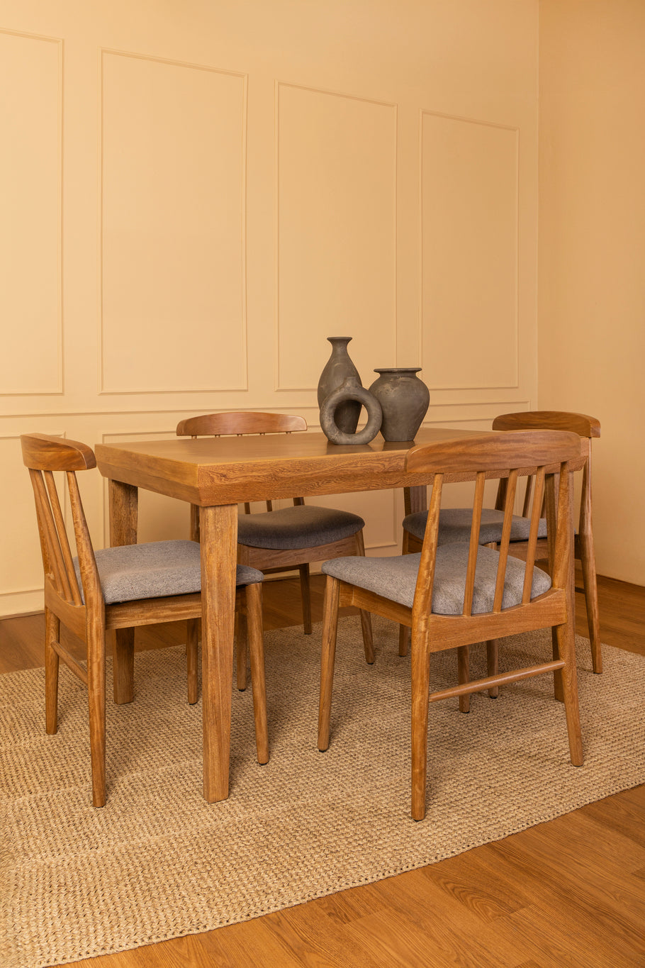 Mesa de comedor Clara con sillas Duna